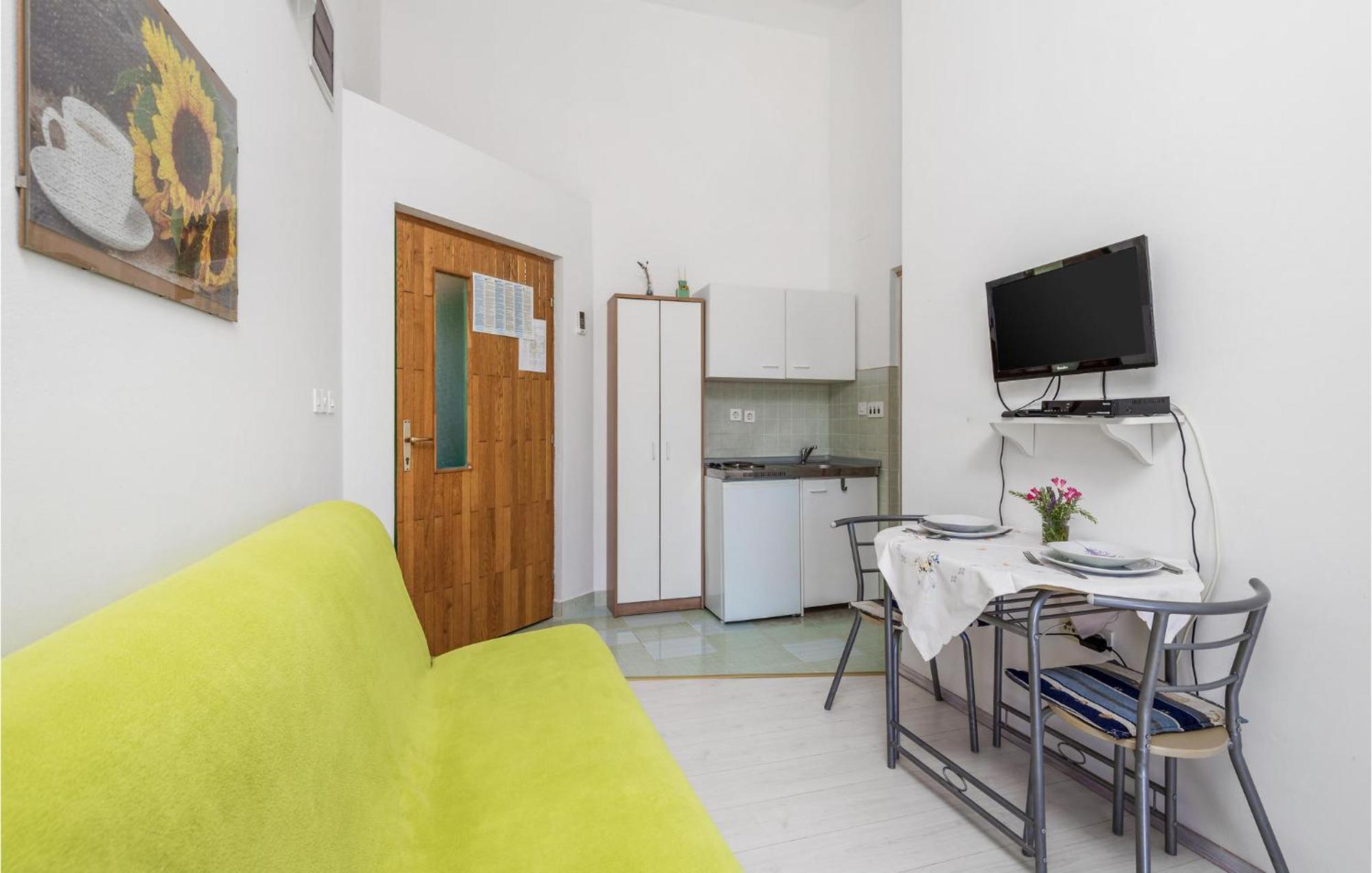 Beautiful Apartment In Potocnica With Wifi Borovici Bagian luar foto