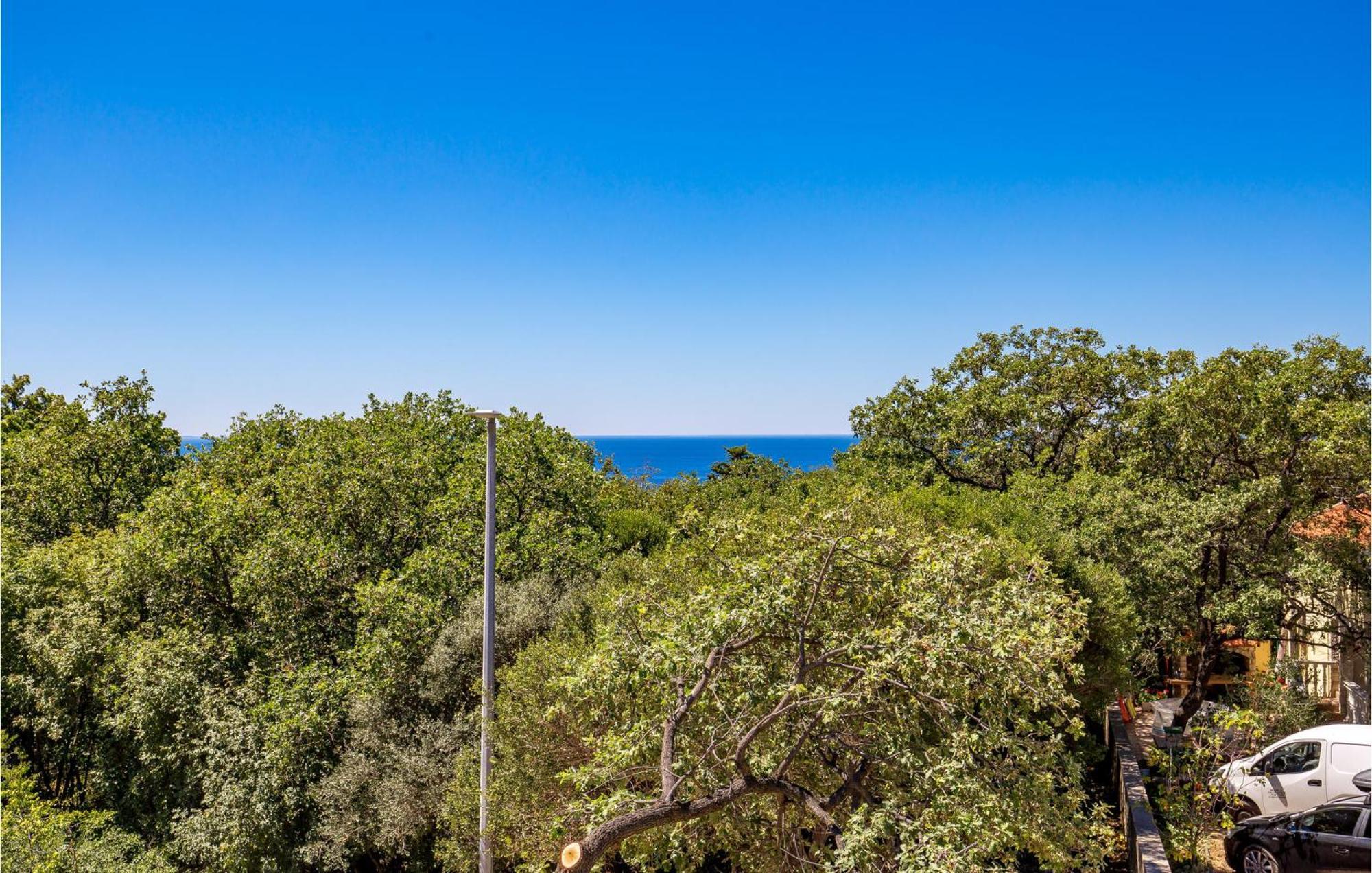 Beautiful Apartment In Potocnica With Wifi Borovici Bagian luar foto